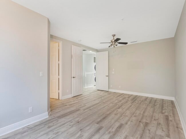 Building Photo - 3028 Waterside Cir