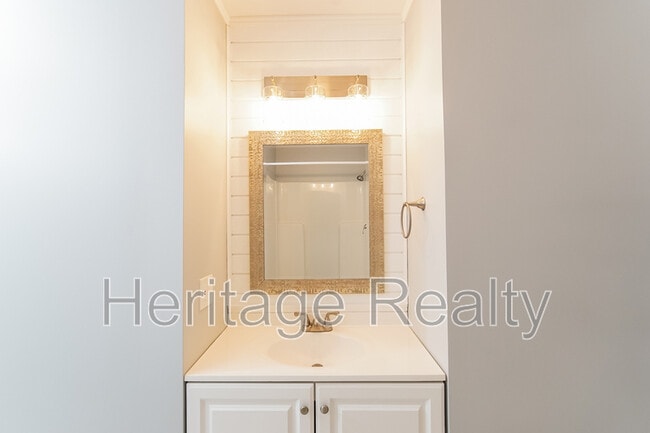 Building Photo - 880 Glenfield Dr