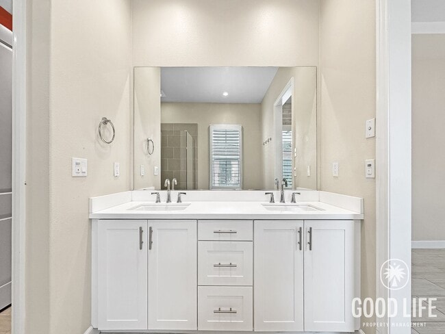 Building Photo - Stunning 3Bd/3.5Ba Home in Irvine w/Large Patio, Modern Design and 2 Master Suites!