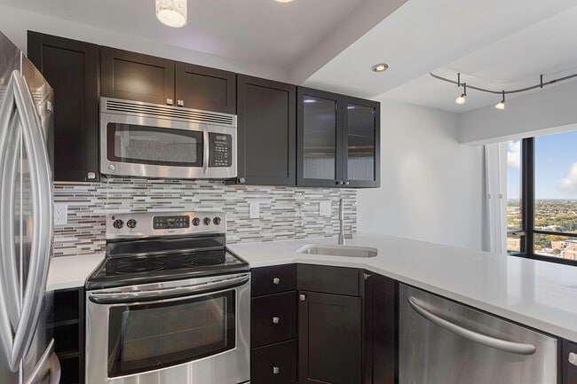 Building Photo - 6166 N Sheridan Rd