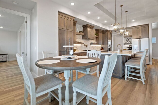 Building Photo - Elegant Residence on an Arce Lot