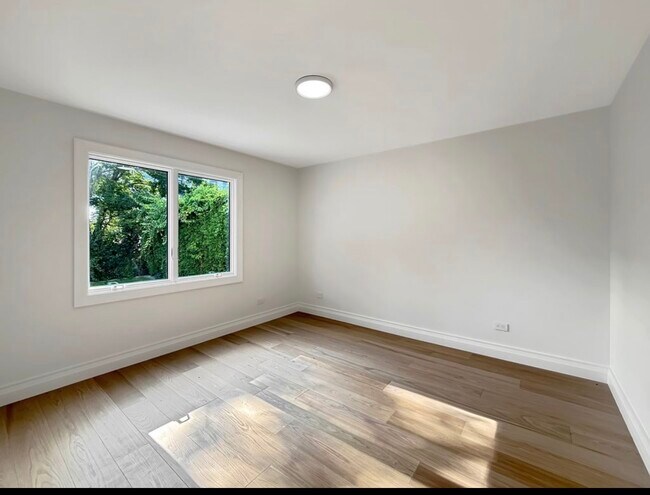 Building Photo - 259 Kneeland Ave