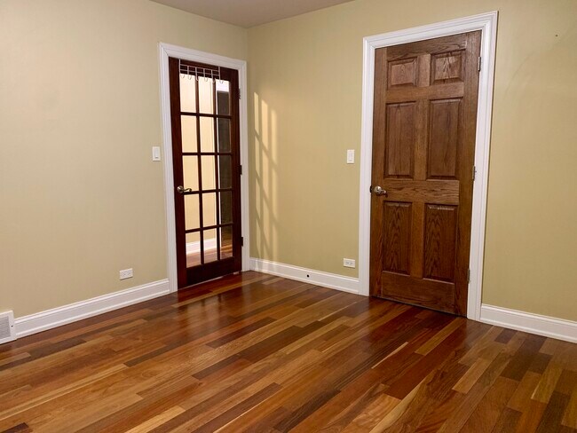 Building Photo - 11 Woodridge Dr