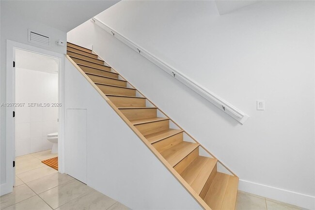 Building Photo - 3745 NE 171 St