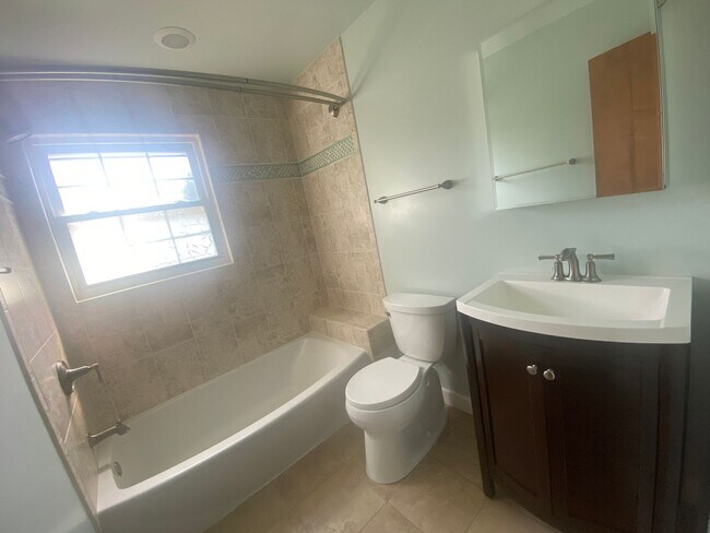 Building Photo - NICE  3BR RAMBLER CLOSE TO NIH