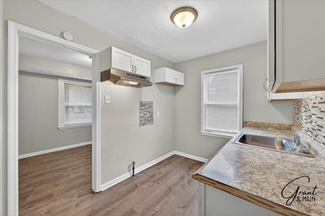 Building Photo - $1300 3 bedroom bungalow