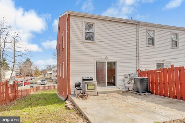 Building Photo - 2900 Williamsburg Ct