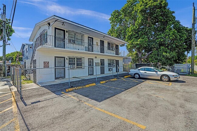 Primary Photo - 7520 NE Miami Ct