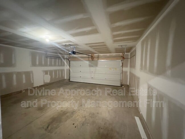 Building Photo - 1609 U W Clemon Dr