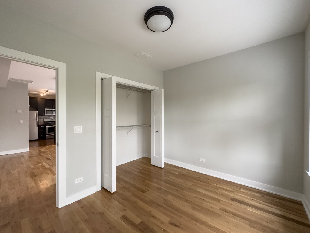 Building Photo - 2206 W Eastwood Ave