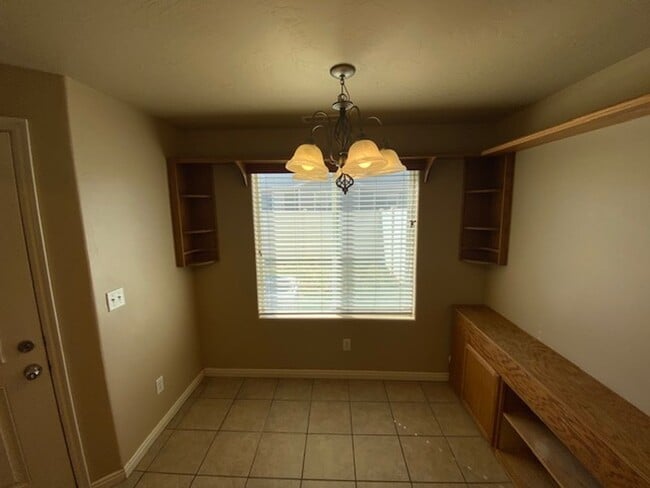 Building Photo - Move-in Bonus!! 3 bed -2.5 bath Twin Home