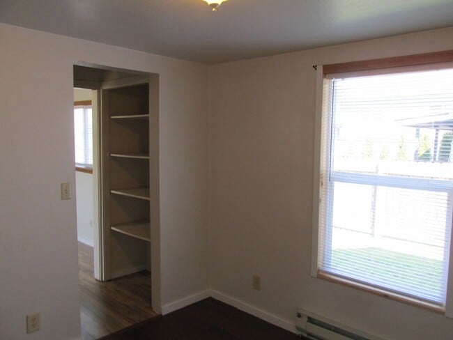 Building Photo - 1 bedroom apartment in Burlington