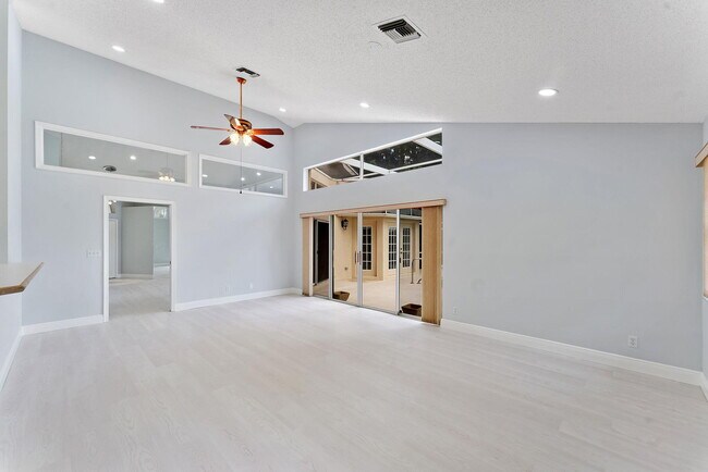 Building Photo - 1248 Lake Breeze Dr