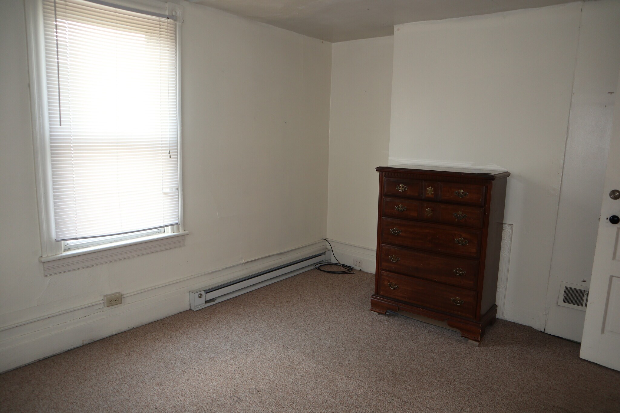 Building Photo - 416 Cherry Ave