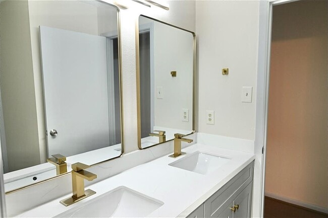 Building Photo - 202 Coronation Dr
