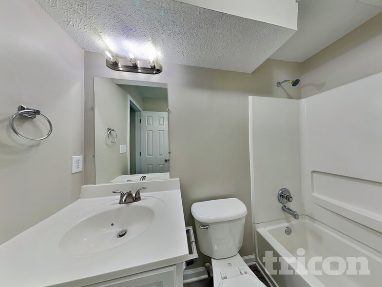 Building Photo - 760 Country Lake Ct