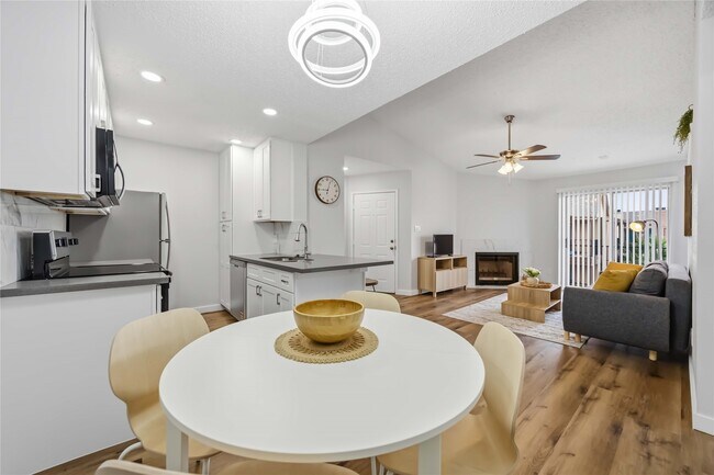 Building Photo - 2121 Hepburn St