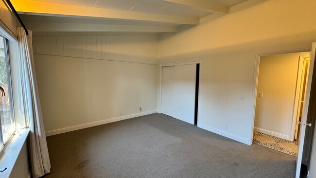 Building Photo - Mission Fields Home, 3 bedroom 2 bath, Fire Place, large fenced yard, 2 car garage fully finished...