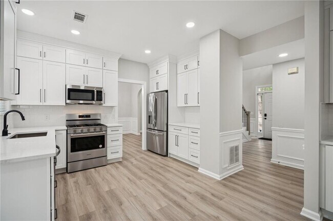 Building Photo - 165 Sable Pointe Dr