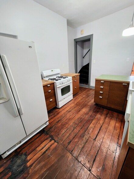 Building Photo - 164 Almond Way