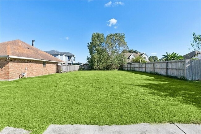 Building Photo - 8305 Fairfax Dr