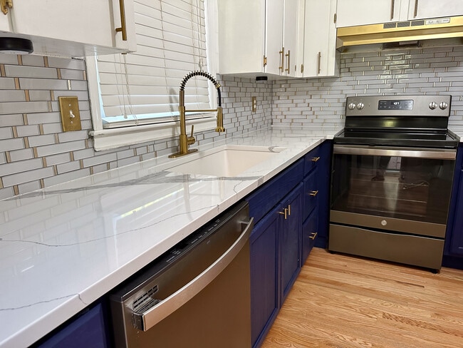 Building Photo - 5221 Greenbrook Dr