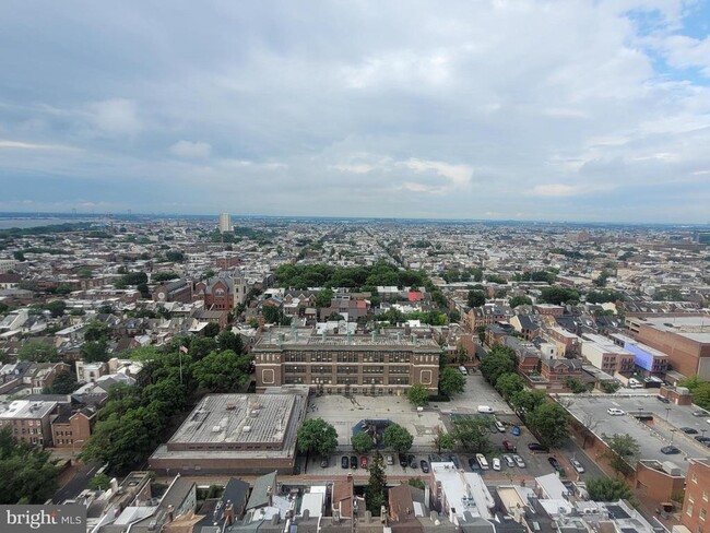 Building Photo - 604-36 S Washington Square