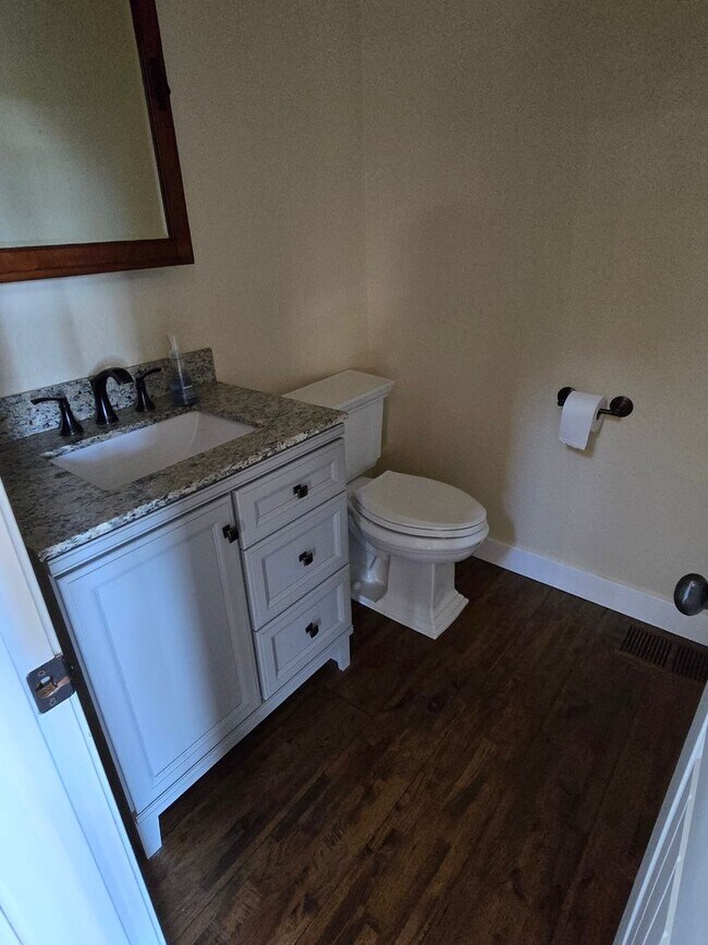 Building Photo - 3 bed 2.5 bath  Home for Rent in Grants Pass