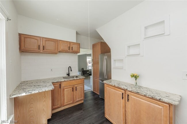 Building Photo - 2035 Chesterland Ave