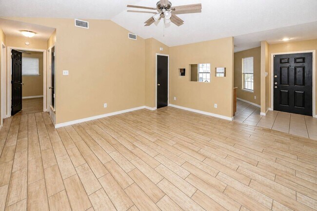 Building Photo - 2213 Dickens Dr