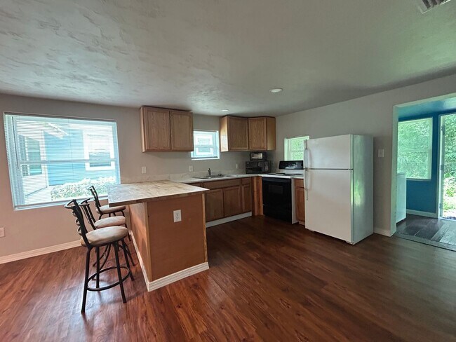 Building Photo - Charming 2 bedroom, 2 bath + bonus office ...