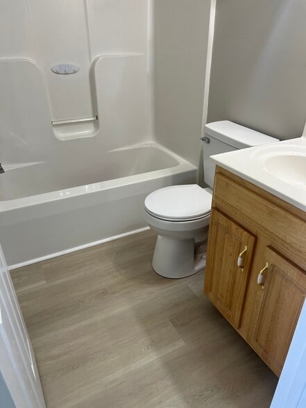 Building Photo - 343 Beaverview Dr