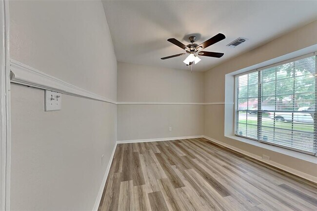 Building Photo - 4010 Spring Meadow Dr