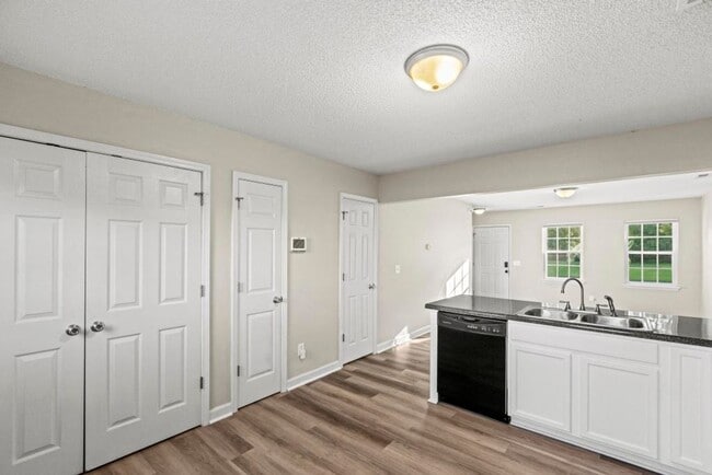 Building Photo - 307 Burley Dr