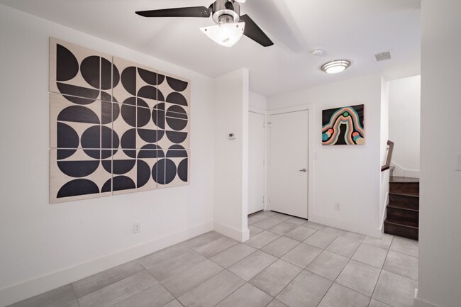 Building Photo - 2 Bed + Flex Room Option in East Dallas Townhome off Greenville Lakewood Neighborhood