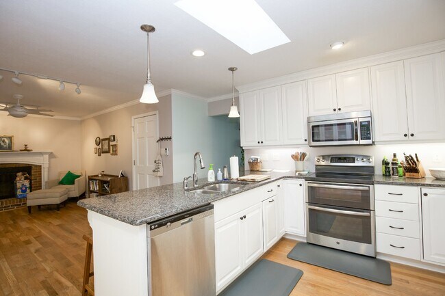 Building Photo - Spacious 3 Bedroom Home in Fayetteville, N...