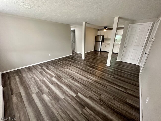 Building Photo - 660 S Shore Ct