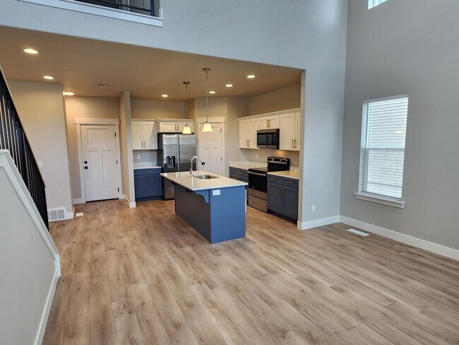 Building Photo - Newer 3 Bd 2.5 Ba Townhome in Herriman