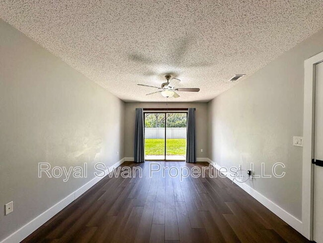 Building Photo - 4228 Oak Loop