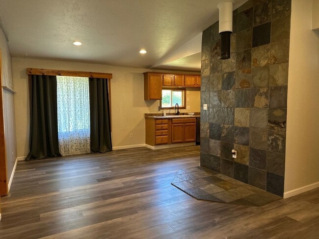 Building Photo - 4321 Myrtlewood Dr