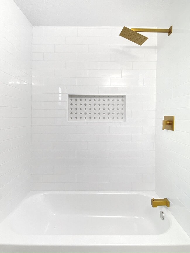 Building Photo - 810 Avenue D