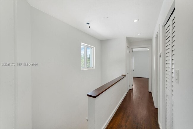 Building Photo - 550 W 49th St