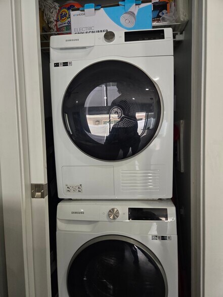 Building Photo - 1634 NE 4th Pl