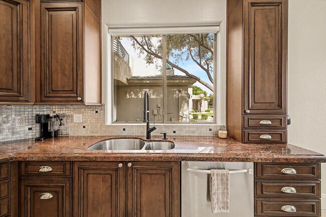 Building Photo - 7262 E Woodsage Ln