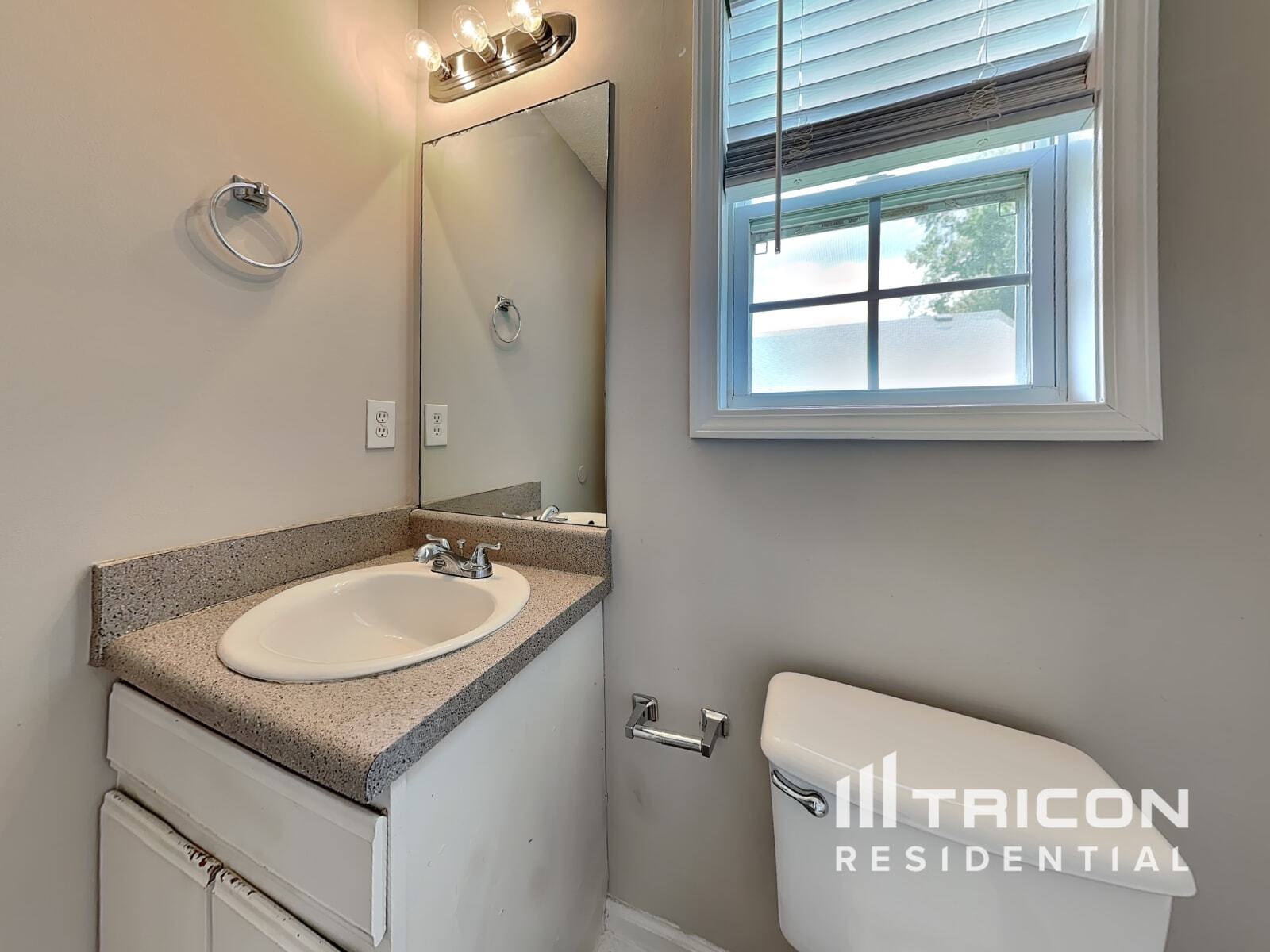 Building Photo - 372 River Trace Dr