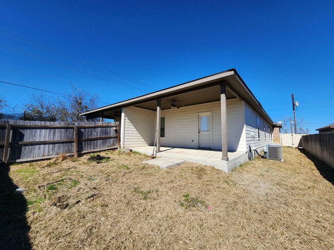 Building Photo - Near Voss Farms Elementary /Stained Concre...