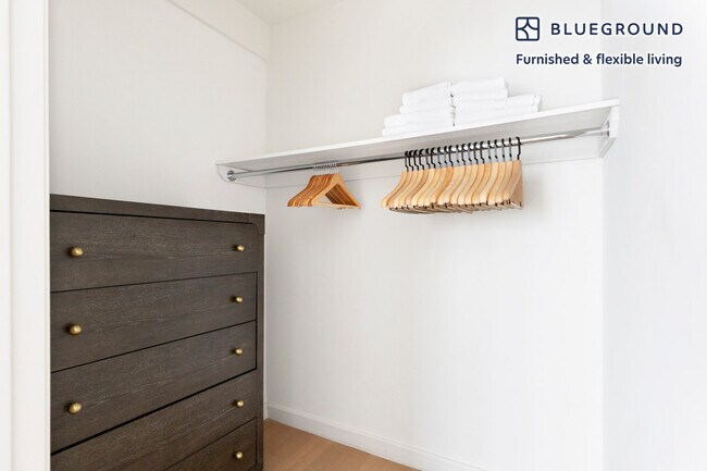 Building Photo - 340 E 52nd St