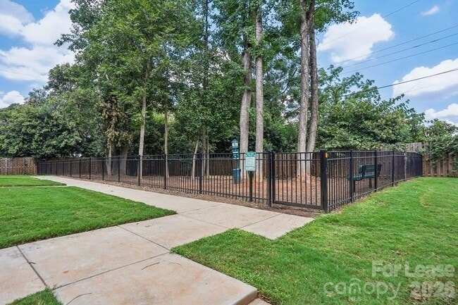 Building Photo - 342 Freeland Pk Dr