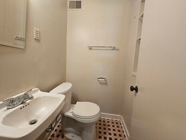 Building Photo - 4093 Hilldale Ave