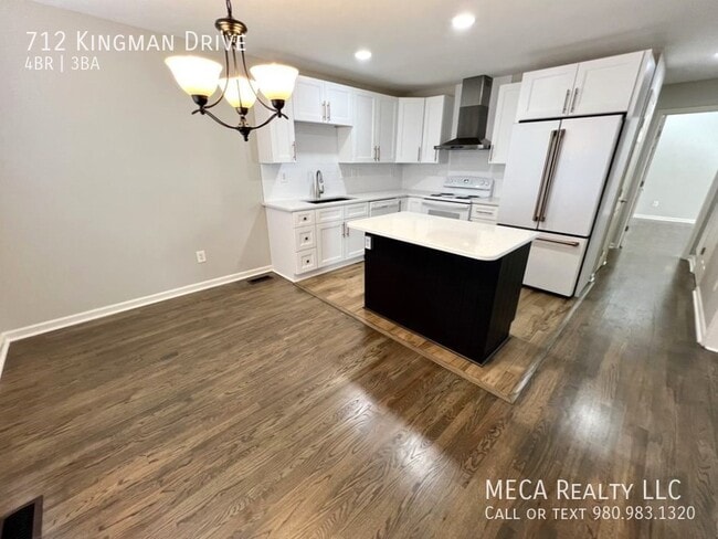 Building Photo - 712 Kingman Dr
